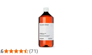 Butelka z bursztynowym płynem, oznaczona jako "Glycerin E422". Czy gliceryna roślinna jest szkodliwa? Ten produkt ma 500 ml.
