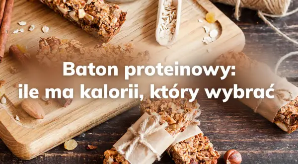 Baton proteinowy: ile ma kalorii? Na zdjęciu widać kilka batonów z płatkami owsianymi, orzechami i suszonymi owocami.