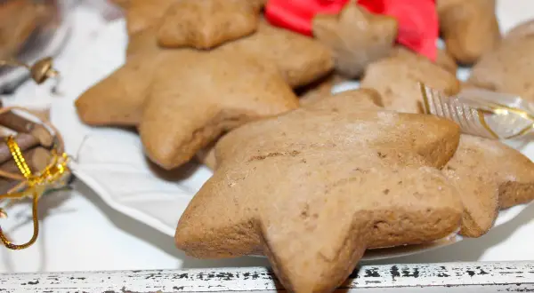 Gwiazdki piernikowe, idealne na święta. Pyszny przepis na bezglutenowe pierniki.